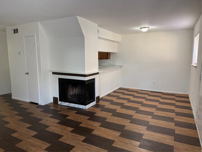 Building Photo - 8050 Sands Point Dr