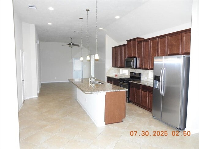 Building Photo - 3667 Raintree Village Dr