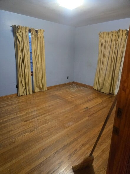 Building Photo - 1033 Skyline Dr