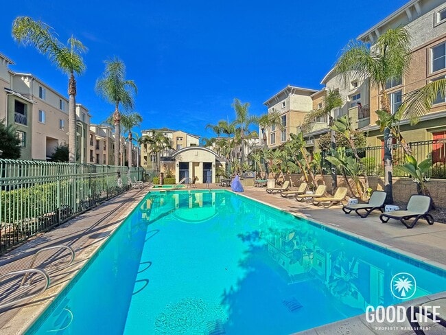 Building Photo - Beautiful 3BD/3BA W/ A/C, Attached Garage, and Community Pool in Kearny Mesa!