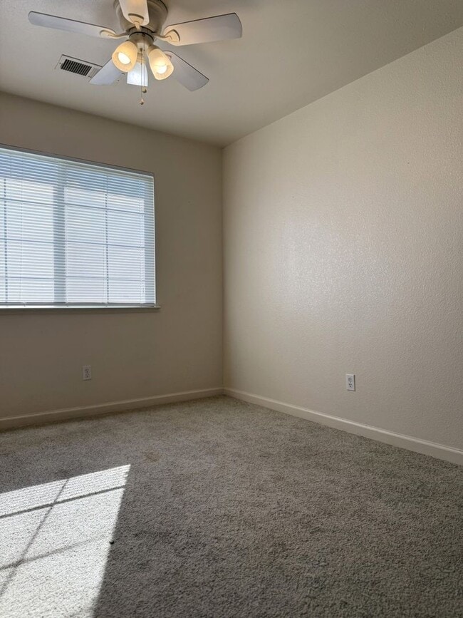 Building Photo - Spacious 2/1 in the country AVAILABLE NOW!!!