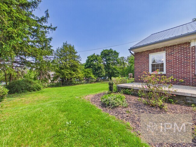Building Photo - Country Comfort, Modern Living | 3 Bedroom, 1 Bath, Eastern York School District