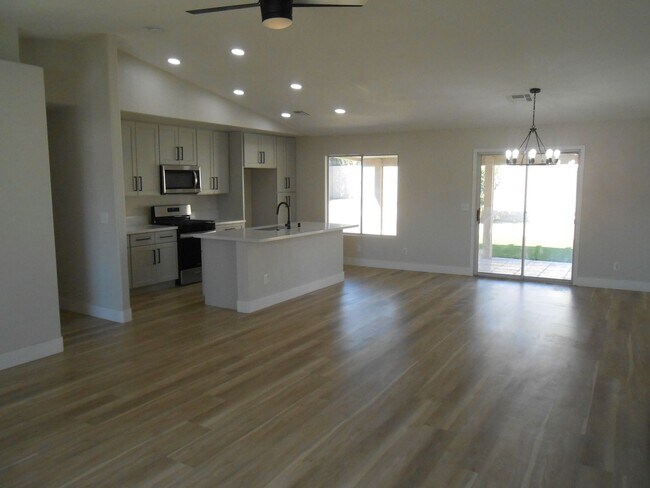 Building Photo - 571 Grape Dr