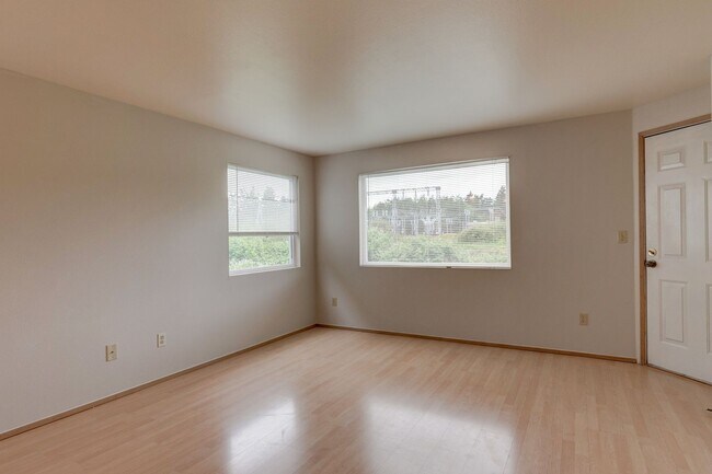 Building Photo - 2-Bedroom 1st Floor Park Place Condo - Wat...