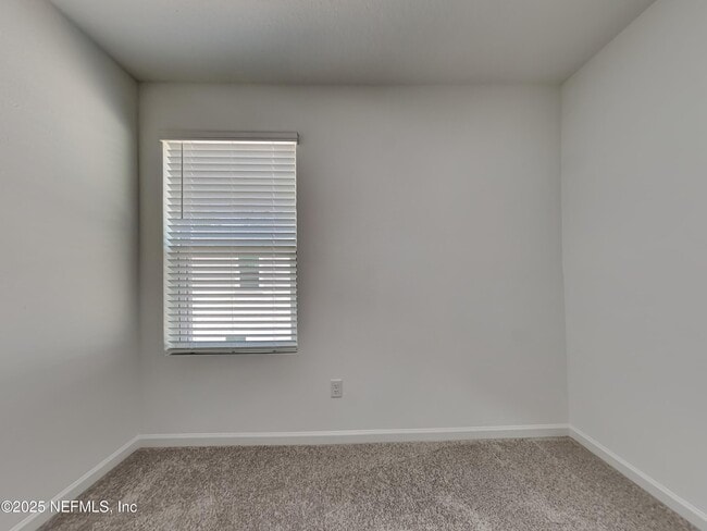 Building Photo - 582 Holly Lks Dr