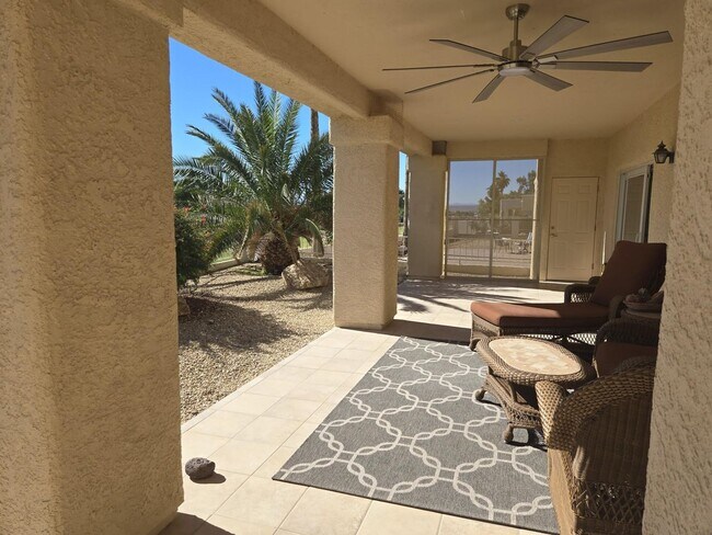 Building Photo - Large townhouse located on the golf course...