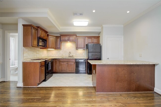 Building Photo - 6503 Mapleridge St