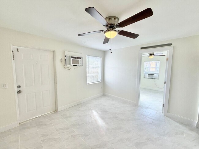 Building Photo - 618 6th Ave