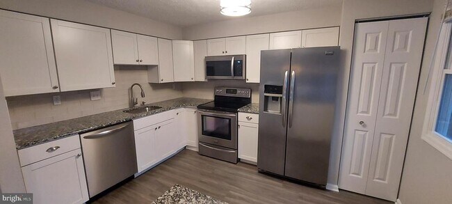 Building Photo - 10110 Shelldrake Cir