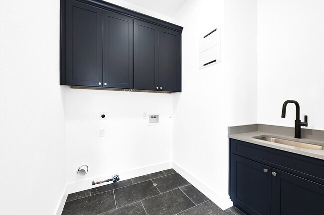 Building Photo - 2034 Thonig Rd