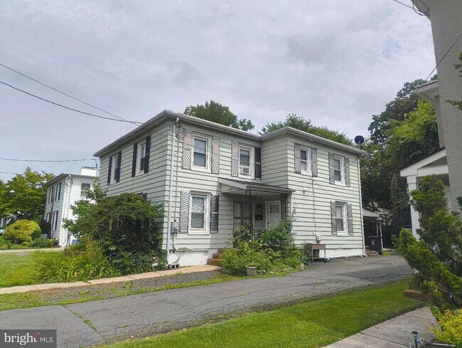 Building Photo - 218 Birch Ave