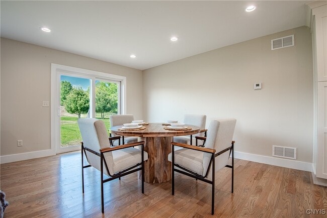 Building Photo - 6251 Meadow Dr