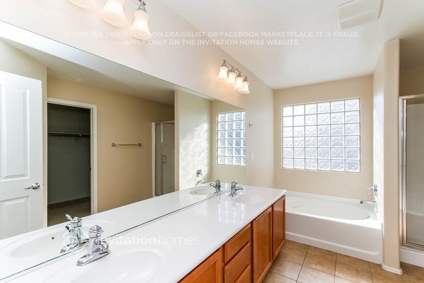 Building Photo - 2425 Rue Royale St