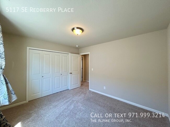Building Photo - 5117 SE Redberry Pl