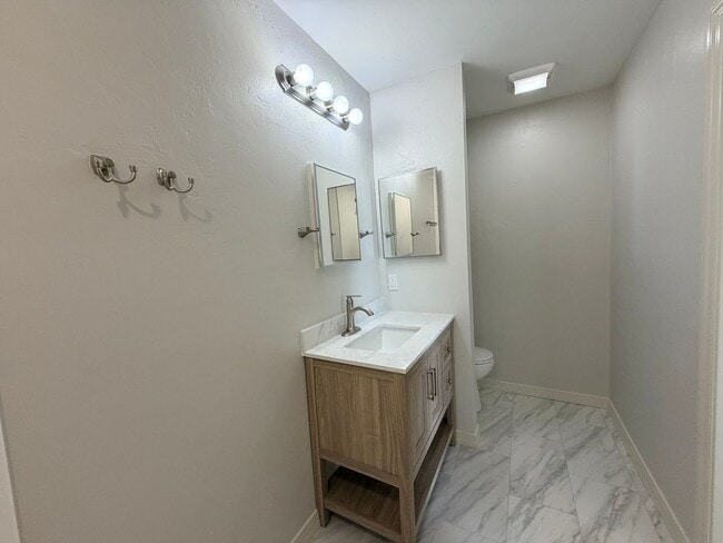 Building Photo - Beautiful Remodeled Townhome