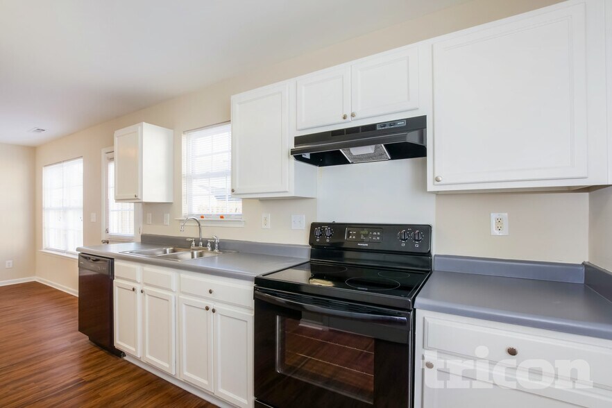 Building Photo - 7117 Roaming Path Ct