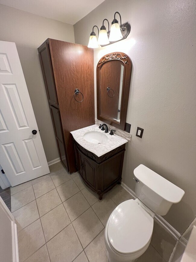 Building Photo - 522 Fawn Lake Dr