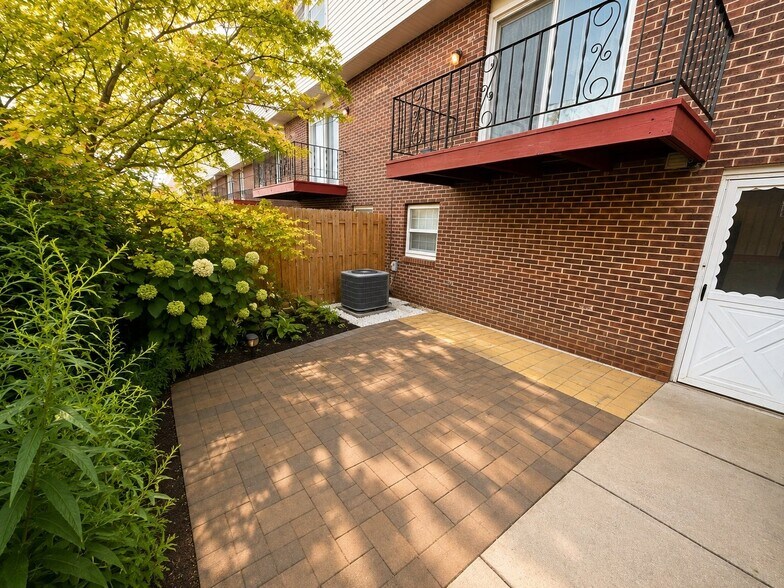 Building Photo - 4301 Cox Dr