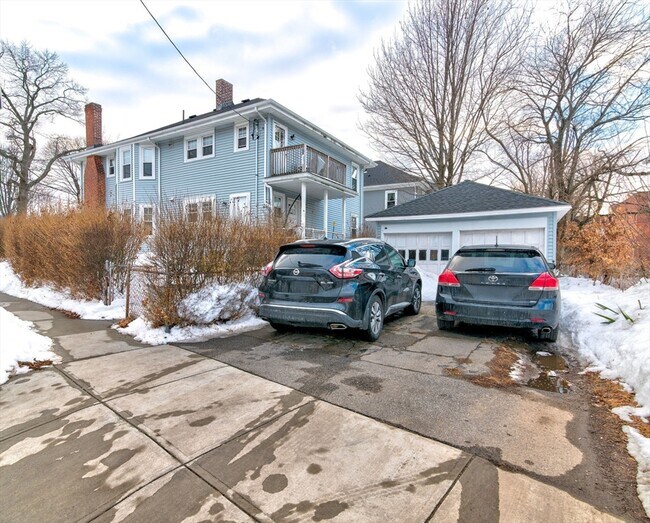 Building Photo - 152 Willow St