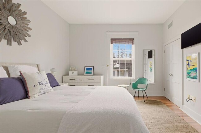 Building Photo - 364 Bellevue Ave