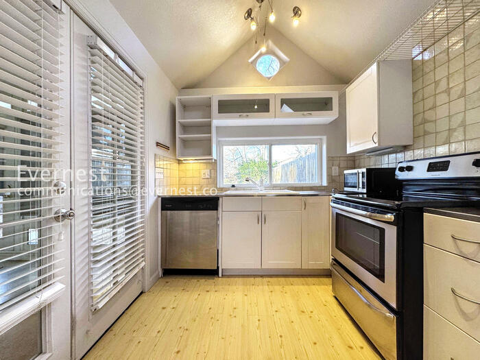 Building Photo - 4118 Wyandot St