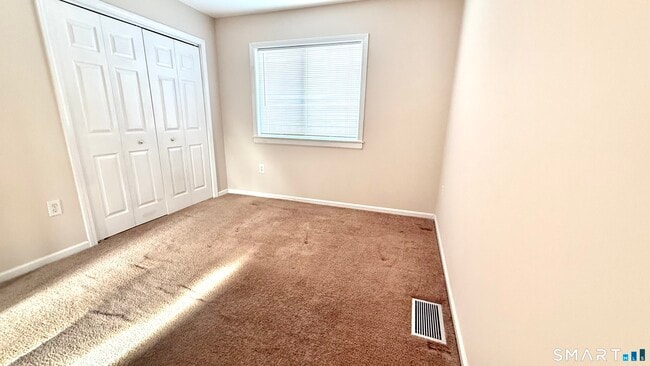 Building Photo - 25 Farmington Meadow Dr