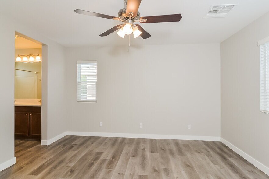 Building Photo - 10215 Cougar Crossing St