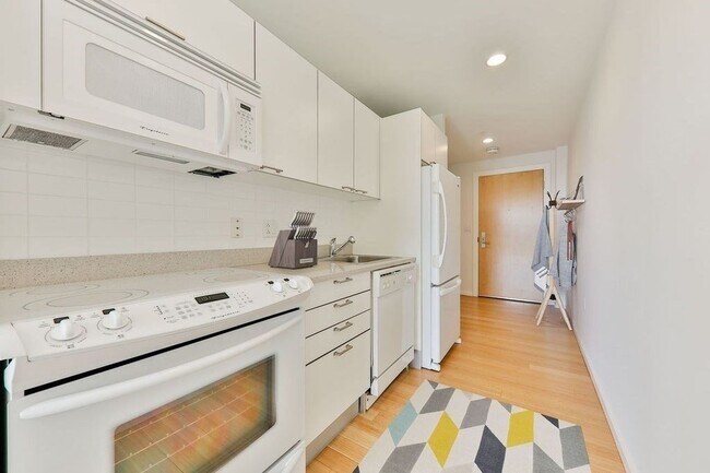 Building Photo - 2 Earhart St