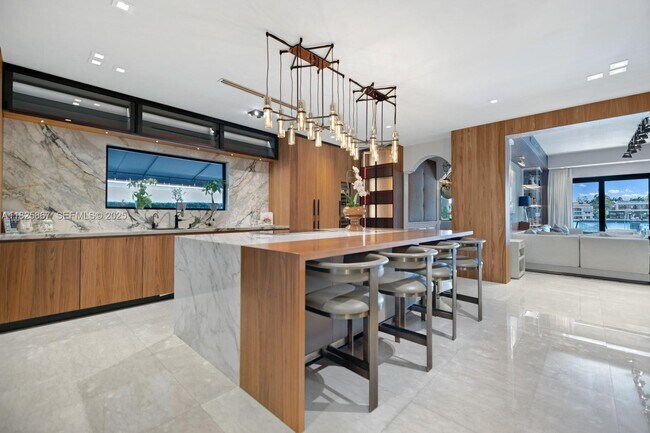 Building Photo - 176 S Hibiscus Dr