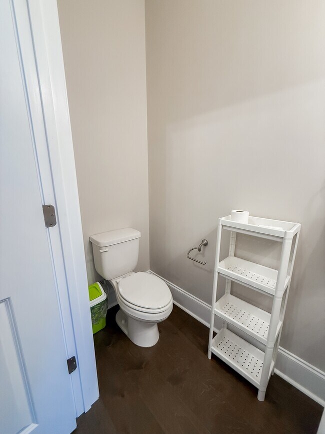 Building Photo - 5742 Vlg Rdg Ln