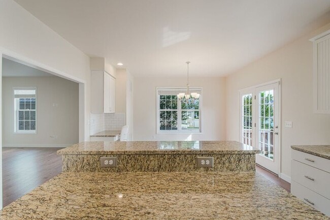 Building Photo - 803 Sunken Rd