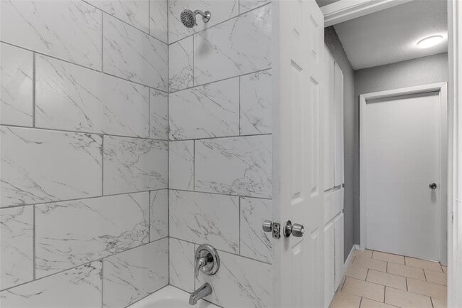 Building Photo - 6605 Deatonhill Dr