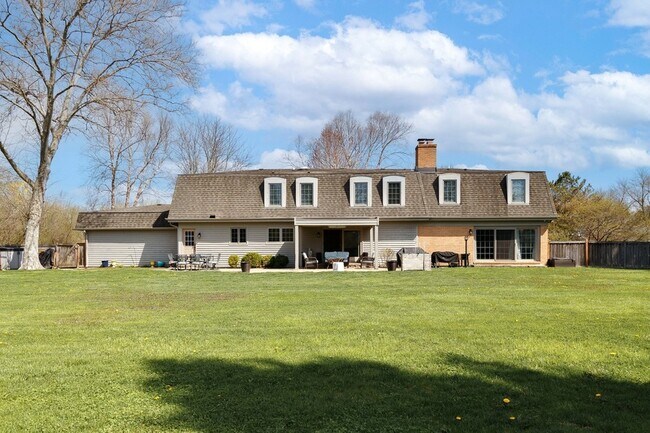 Building Photo - 877 Fair Way