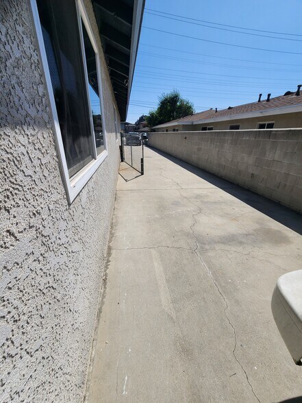 Building Photo - 625 N Angeleno Ave