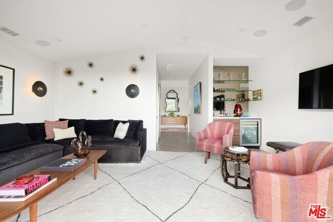 Building Photo - 2652 Byron Pl