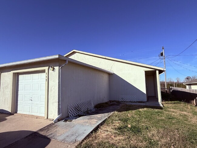 Building Photo - 3BR/Ba duplex in Branson West