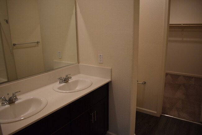Building Photo - 662 Pegasus Dr
