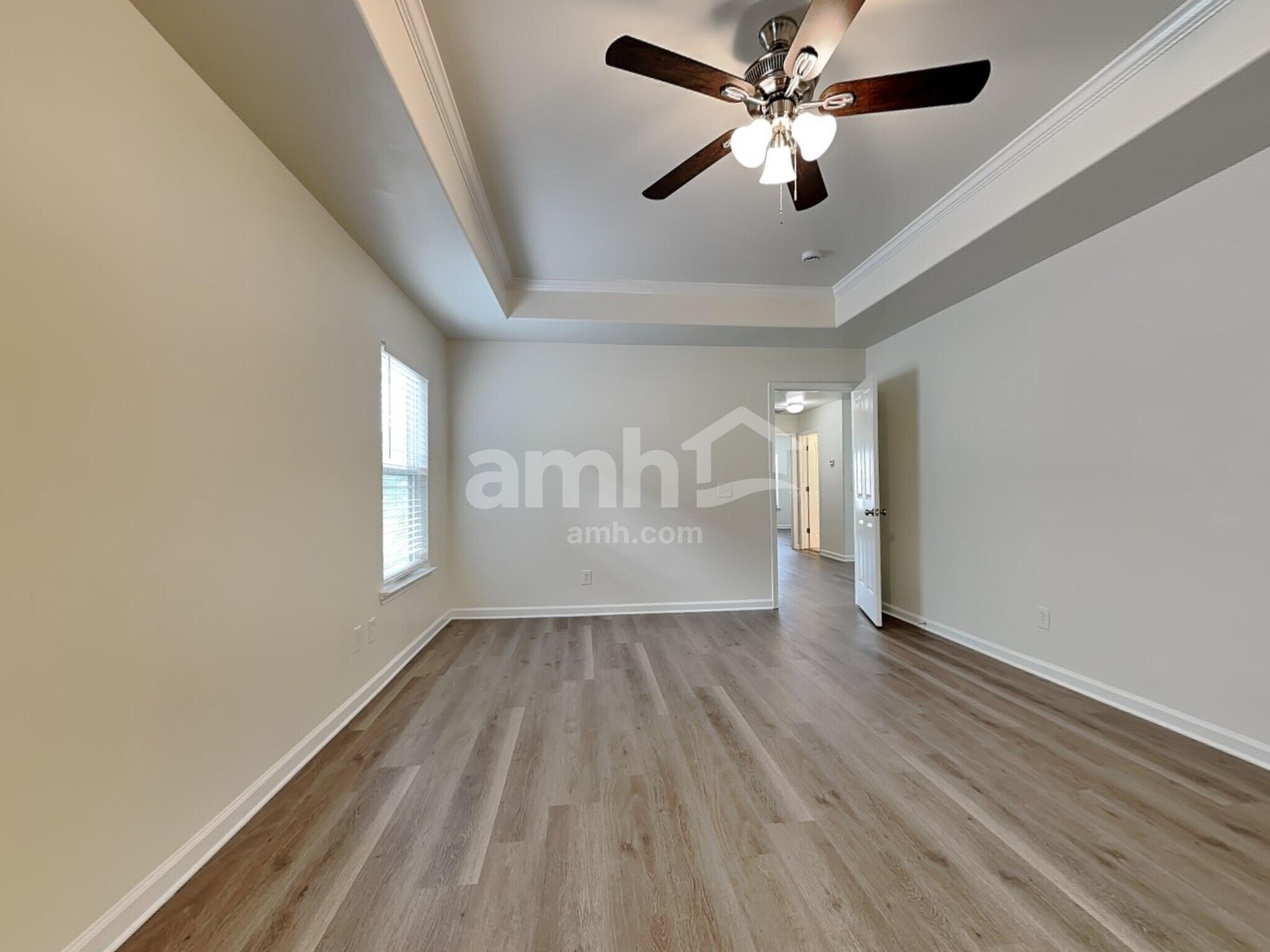 Building Photo - 220 Summer Hill Way