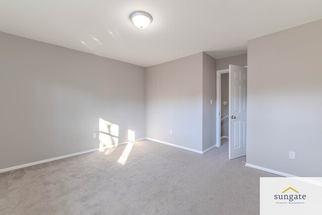 Building Photo - 4254 Cayuga Rd