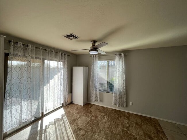 Building Photo - READY TO VIEW NOW! Gorgeous 3 Bed 2 Bath i...