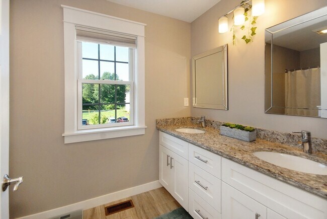 Building Photo - 19 Brigham Farm Ln