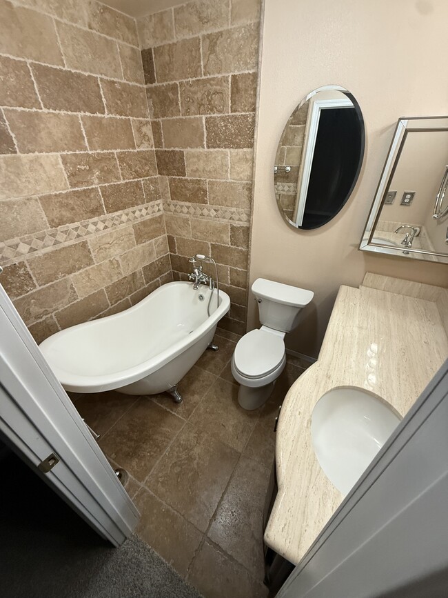 Building Photo - 422 Emery Dr