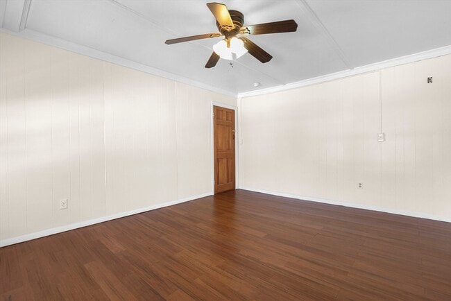 Building Photo - 119 Bank St