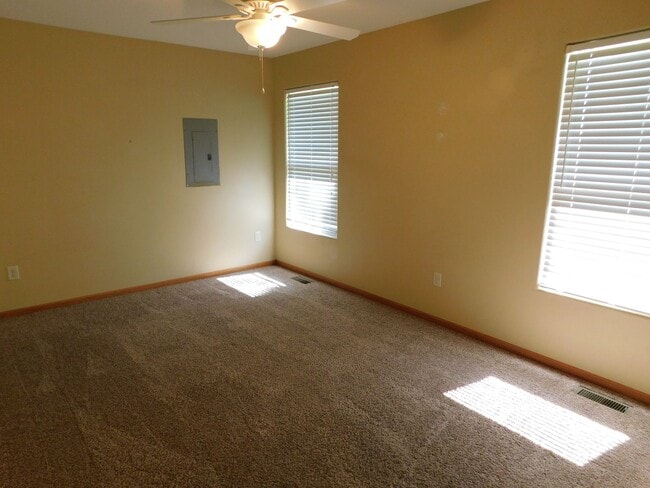 Building Photo - Freshly updated 3 Bedroom, 2 Bathroom Home...