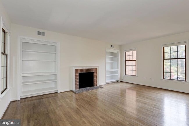 Building Photo - 3921 Watson Pl NW