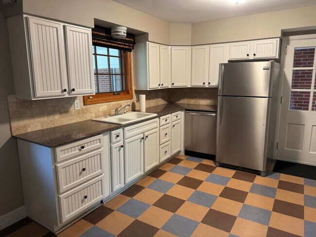 Building Photo - Brick Cape Cod in Upper Arlington School D...