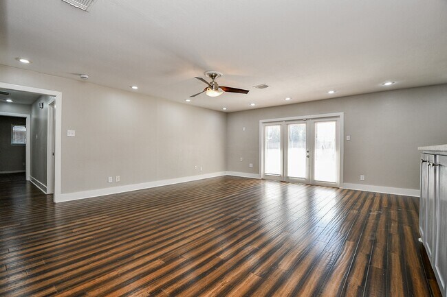 Building Photo - 5715 Ettrick Dr