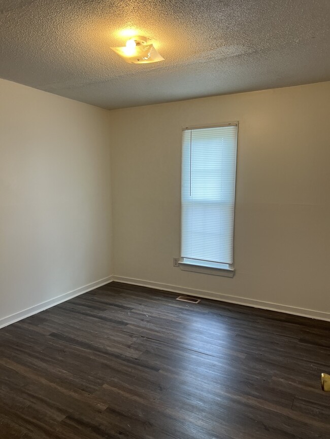 Building Photo - 412 Timmy Ln
