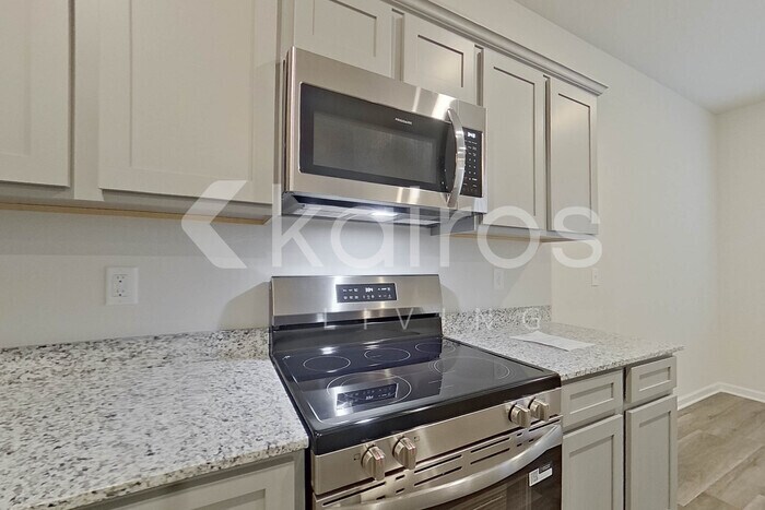 Building Photo - 2179 Banyon Cir