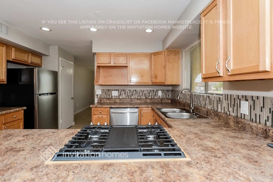 Building Photo - 2211 N 54th Ln